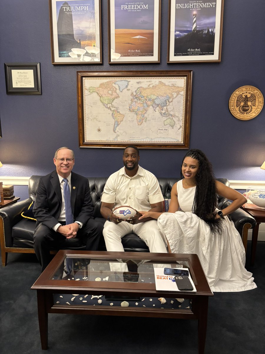 It was wonderful to have Calvin Anderson, an offensive tackle for the Pittsburgh Steelers, stop by my office to hear his story about battling malaria and discuss America’s role as a global leader in life-saving drug development.
