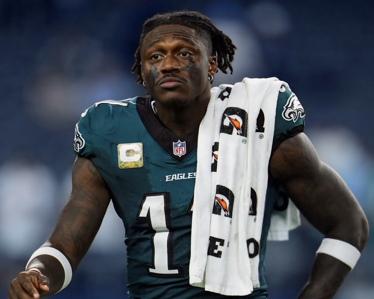 pheaglescentral's tweet image. WILD: An anonymous NFL executive ranked AJ Brown OUTSIDE the top 10 wide receivers in the league.
How’s this even possible?
(Via: @JFowlerESPN)