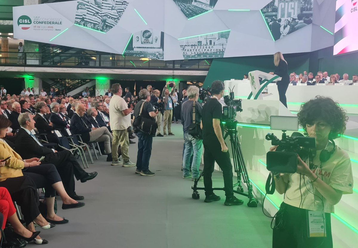 Maurizio Gasparri (@gasparripdl) on Twitter photo Al XX Congresso Confederale <a href="/CislNazionale/">CISL Nazionale</a>, ascoltando la Segretaria Generale, Daniela Fumarola, che dal palco del Palazzo dei Congressi di Roma svolge la sua relazione dal titolo "Il coraggio della partecipazione". Al XX Congresso Confederale <a href="/CislNazionale/">CISL Nazionale</a>, ascoltando la Segretaria Generale, Daniela Fumarola, che dal palco del Palazzo dei Congressi di Roma svolge la sua relazione dal titolo "Il coraggio della partecipazione".