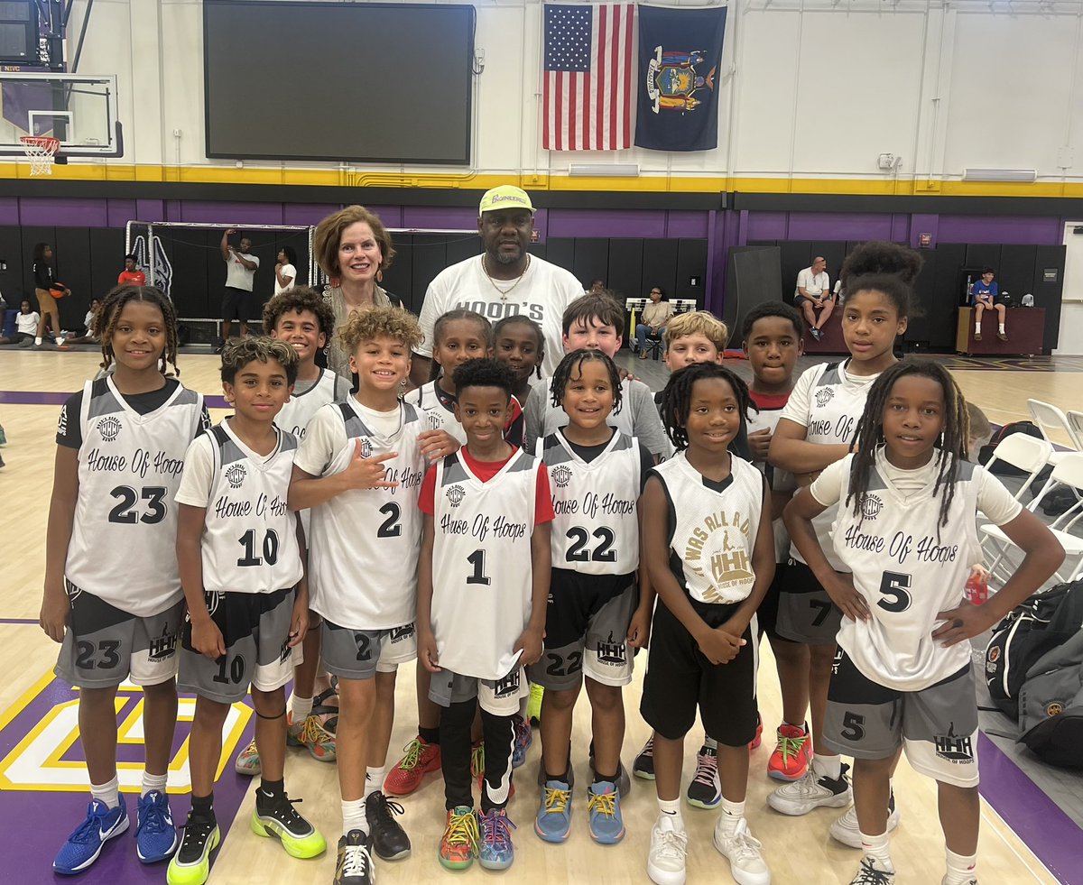 PatriciaFahy46's tweet image. Loved stopping by Coach Dwayne Killings’ Basketball Camp last night.
It’s great to see so many kids in our #Albany community have the opportunity to learn from one of the best @ualbany coaches to ever do it. I can’t wait to see how many of you go pro!