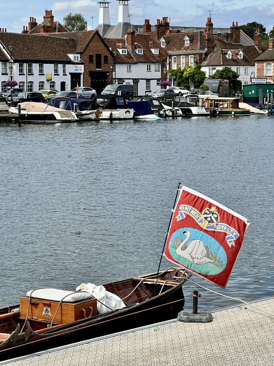 river_rowing's tweet image. The Swan Uppers have just passed the Museum. Always a great sight. Thanks to Leander Club for welcoming us earlier to see them arrive for lunch.