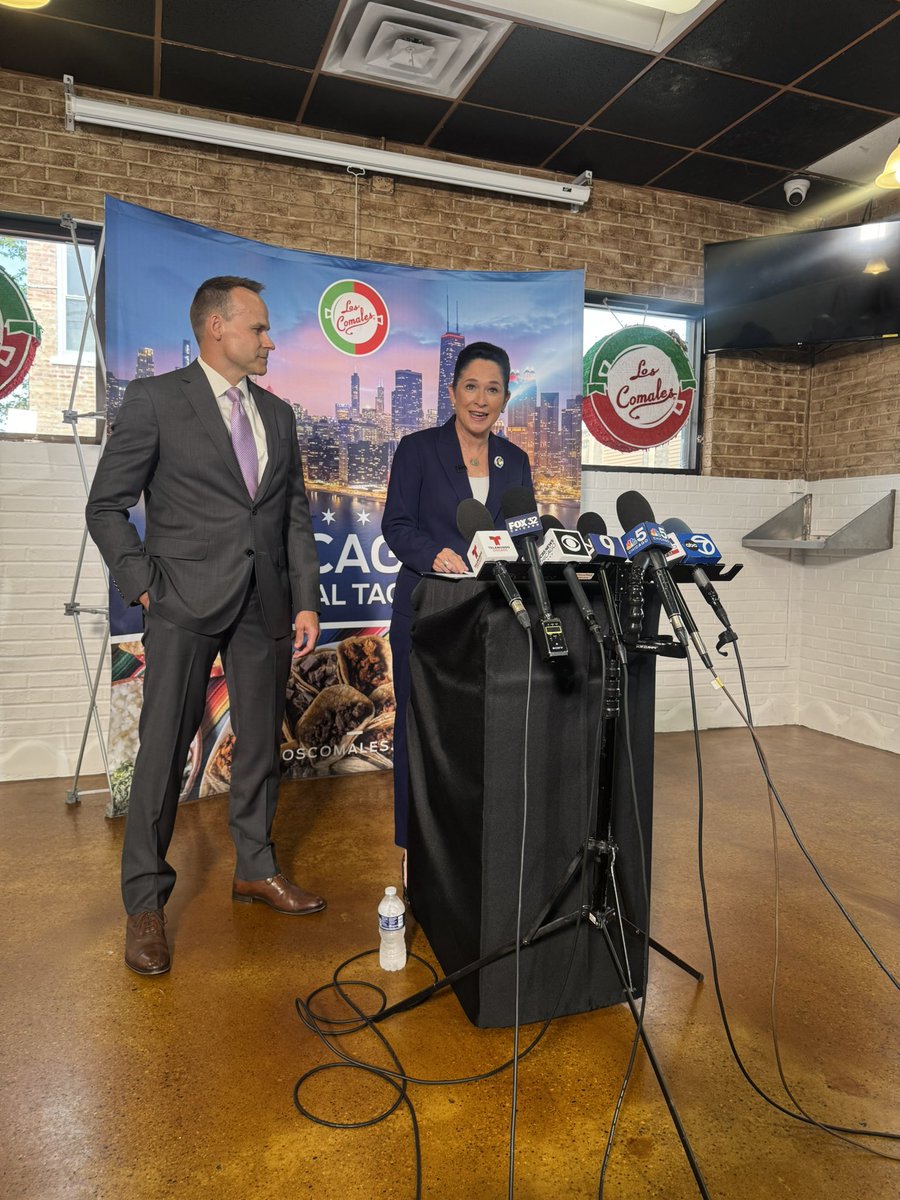BronaghTumulty's tweet image. #BREAKING: Susana Mendoza just announced she will not seek another term as comptroller. @WGNNews