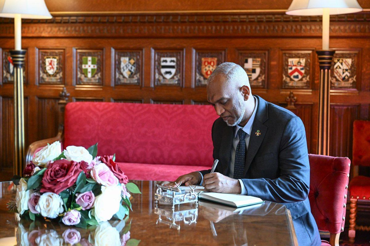 Maldives in UK (@mdvinuk) on Twitter photo His Excellency Dr <a href="/MMuizzu/">Dr Mohamed Muizzu</a>, President of the Republic of Maldives, accompanied by a Ministerial Delegation, including Foreign Minister <a href="/abkhaleel/">Abdulla Khaleel</a>, met with the Speaker of the House of Commons, The Rt. Hon. Sir Lindsay Hoyle MP <a href="/CommonsSpeaker/">House of Commons Speaker</a>. High Commissioner <a href="/IruthishamAdam/">Dr. Iru ( Iruthisham) Adam</a> His Excellency Dr <a href="/MMuizzu/">Dr Mohamed Muizzu</a>, President of the Republic of Maldives, accompanied by a Ministerial Delegation, including Foreign Minister <a href="/abkhaleel/">Abdulla Khaleel</a>, met with the Speaker of the House of Commons, The Rt. Hon. Sir Lindsay Hoyle MP <a href="/CommonsSpeaker/">House of Commons Speaker</a>. High Commissioner <a href="/IruthishamAdam/">Dr. Iru ( Iruthisham) Adam</a>