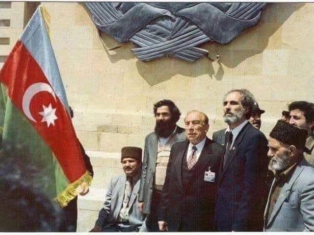 Azerbaycan Halk Cephesi'nin Kuruluş Yıldönümü ( 16 Temmuz 1989) Kutlu Olsun.
Başbuğumuz Türkeş'in ve Beyimizin ruhları şad olsun. Mekanları Cennet olsun. #Elçibey #Başbuğ  #AHC  #Azerbaijan #azerbaycan