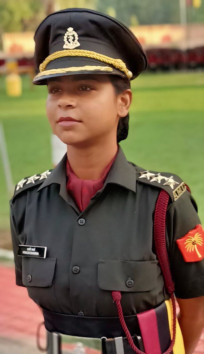 "हमारी दिवाली में रोशनी इसलिए हैं क्योंकि सरहद पर अँधेरे में कोई खड़ा हैं"
जय हिन्द 🇮🇳🙏🏻

छत्तीसगढ़ की पावन भूमि रतनपुर की बेटी कैप्टन प्राची शर्मा जी, जिन्होंने देश की सीमाओं पर डटकर भारत माता की सेवा की है, पहली बार सैन्य वर्दी में अपने नगर लौट रही हैं।

यह स्वागत सिर्फ एक