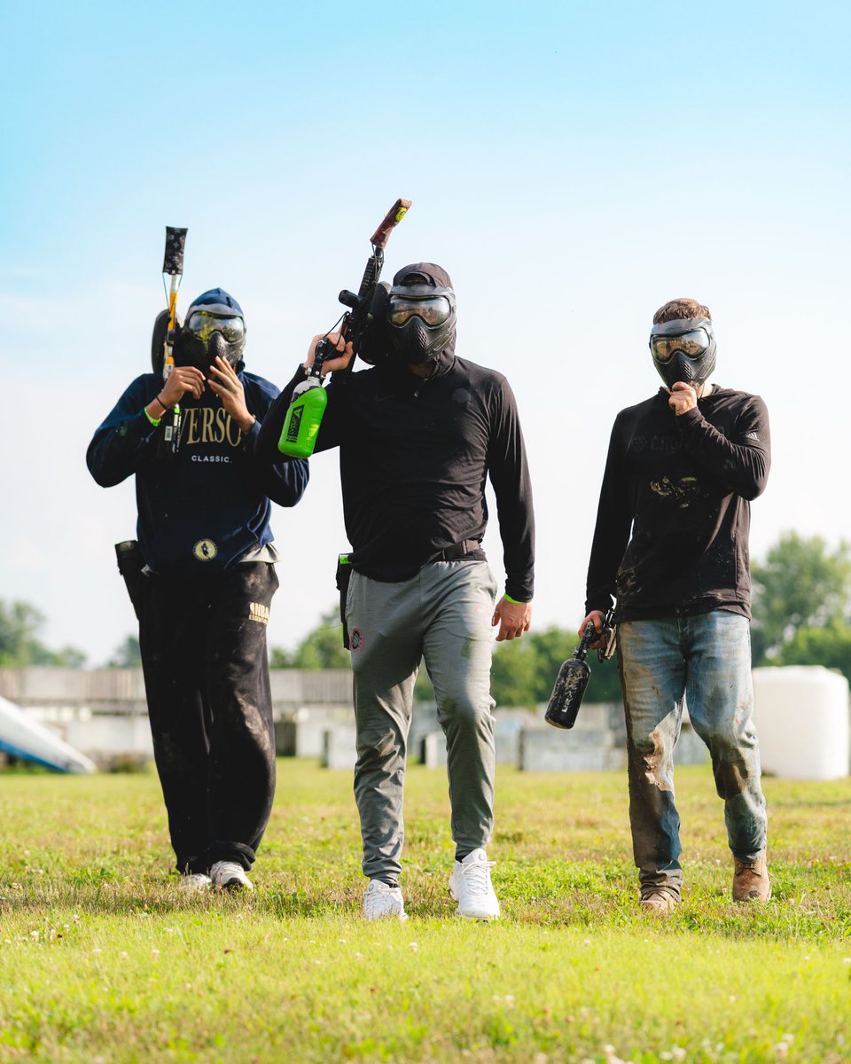 OhioStateHoops's tweet image. Coaches vs. Players paintball edition 🔴⚫️
Thanks to @lvlupsports for having us ‼️