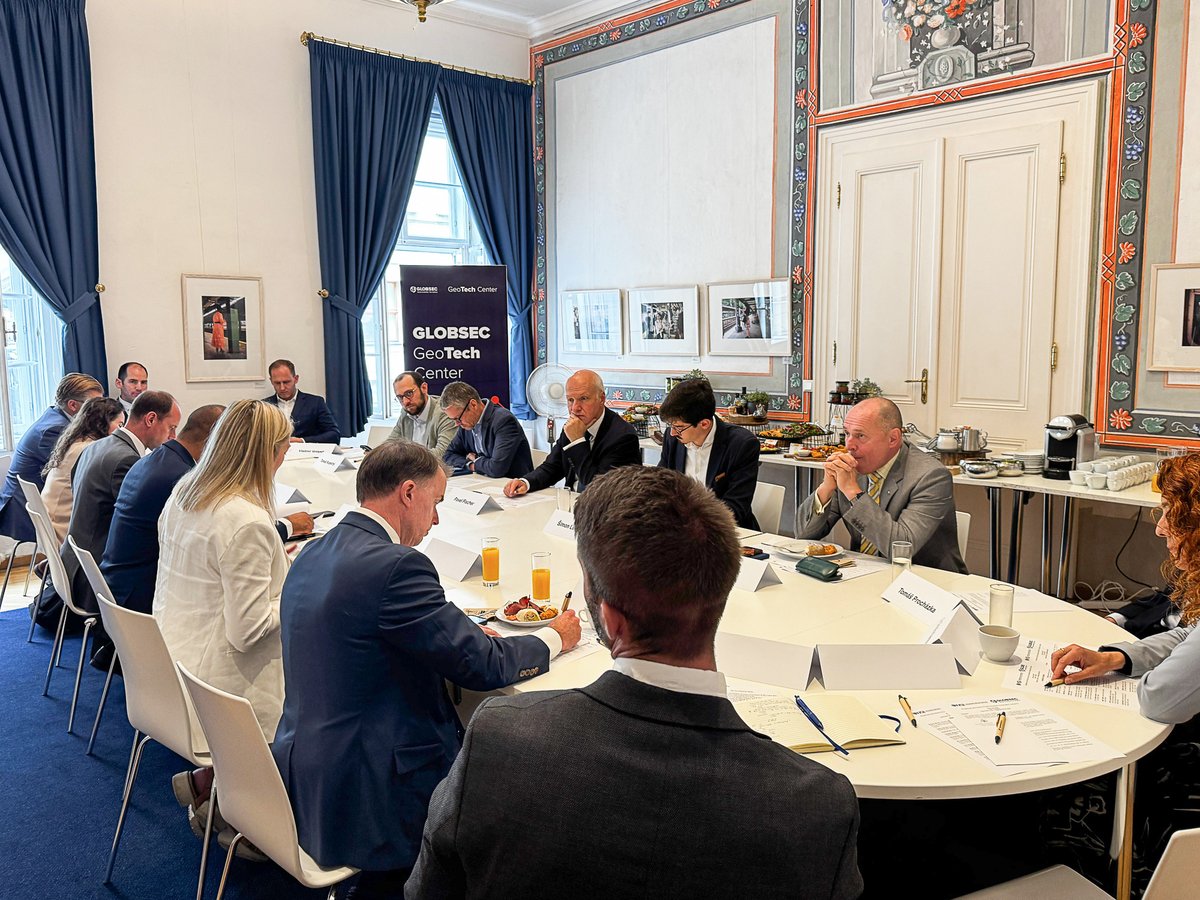 GLOBSEC's tweet image. Today in Prague, @GLOBSEC and @MasonNatSec brought together transatlantic partners for a closed-door roundtable on defense innovation and cooperation.
With voices from both sides of the Atlantic, the goal was clear: to explore practical ways to strengthen U.S.–European…
