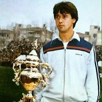 En Golcü Oyuncu: Aykut Yiğit (56)

Sakaryaspor altyapısından yetişen Aykut Yiğit, çıktığı 164 maçta 56 gol atarak Sakaryaspor tarihinin en golcü futbolcusu olmuştur.

Aynı zamanda, 1984-85 sezonunda attığı 22 golle bir sezonda en fazla gol atan oyuncudur.