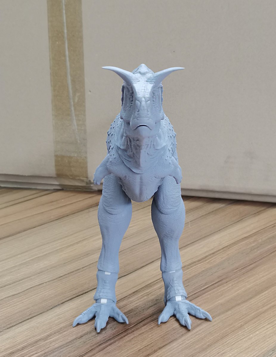 Beast_SculptKit's tweet image. Carnotaurus progress update! Our 1/18th scale Carnotaurus resin fine cut is done and tooling will begin soon. Here are some photos of the figure direct from the factory!