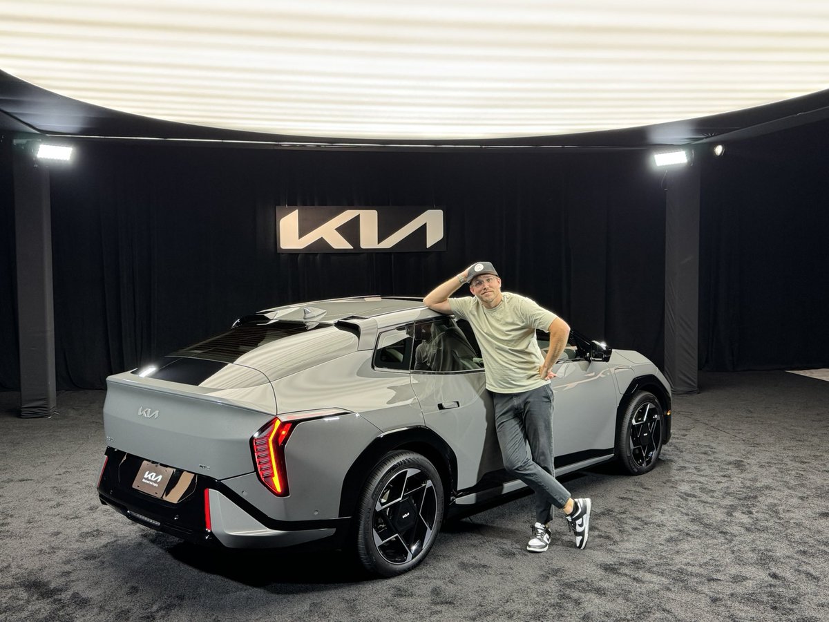 Jordan_Schiefer's tweet image. EV4 stuff coming very soon. (also pictured…K4 Hatch that actually looks incredible) 🥲