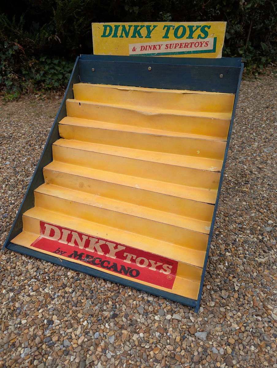 ChtSutAntiques's tweet image. It has a bit of damage and is a bit warped, but aren't we all...
Vintage Dinky Toys display stand.
Measuring approx 21 ins high, 20.5 ins wide, 19 ins deep...
Spot the intruder in the last pic...