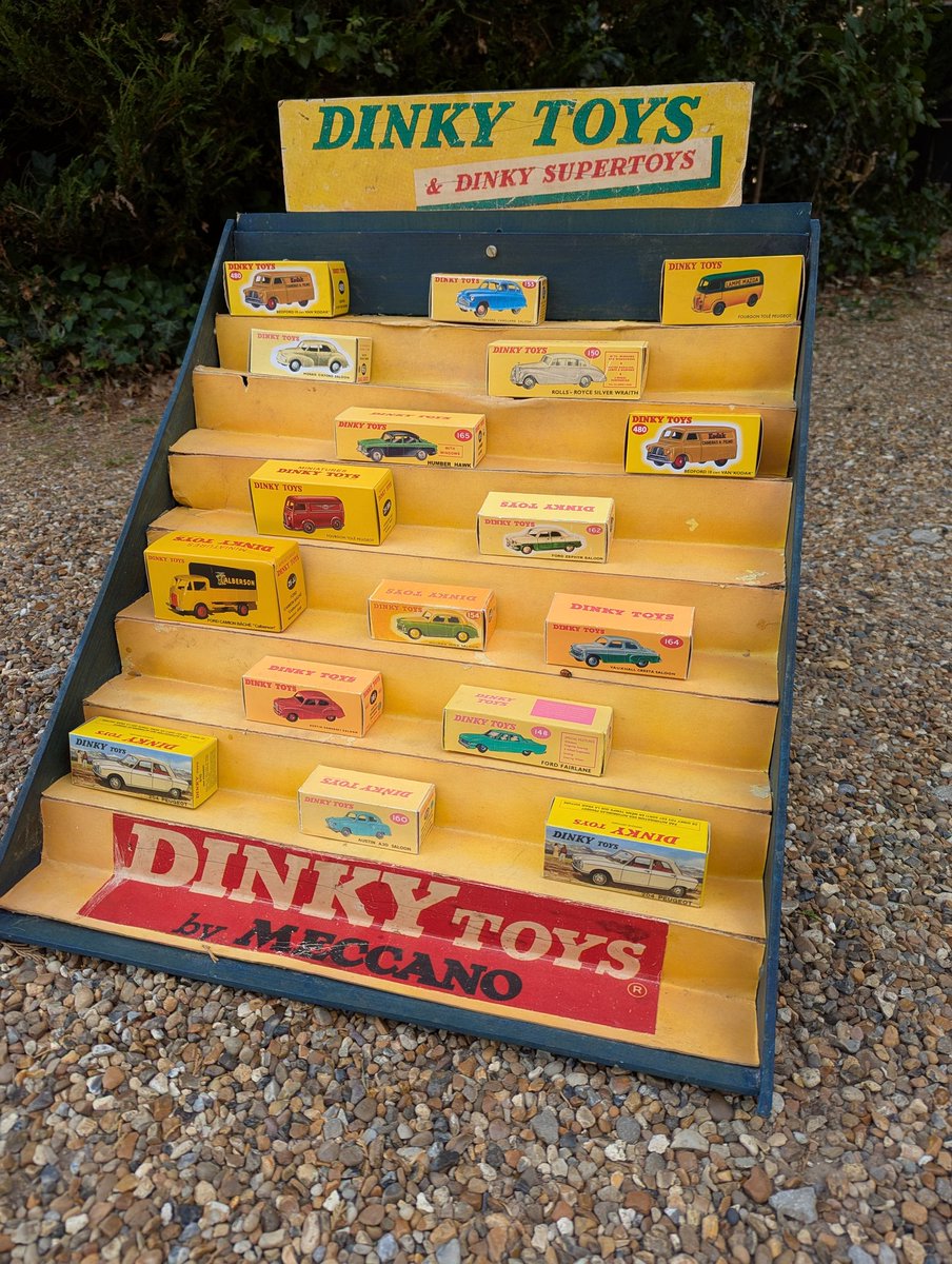 ChtSutAntiques's tweet image. It has a bit of damage and is a bit warped, but aren't we all...
Vintage Dinky Toys display stand.
Measuring approx 21 ins high, 20.5 ins wide, 19 ins deep...
Spot the intruder in the last pic...