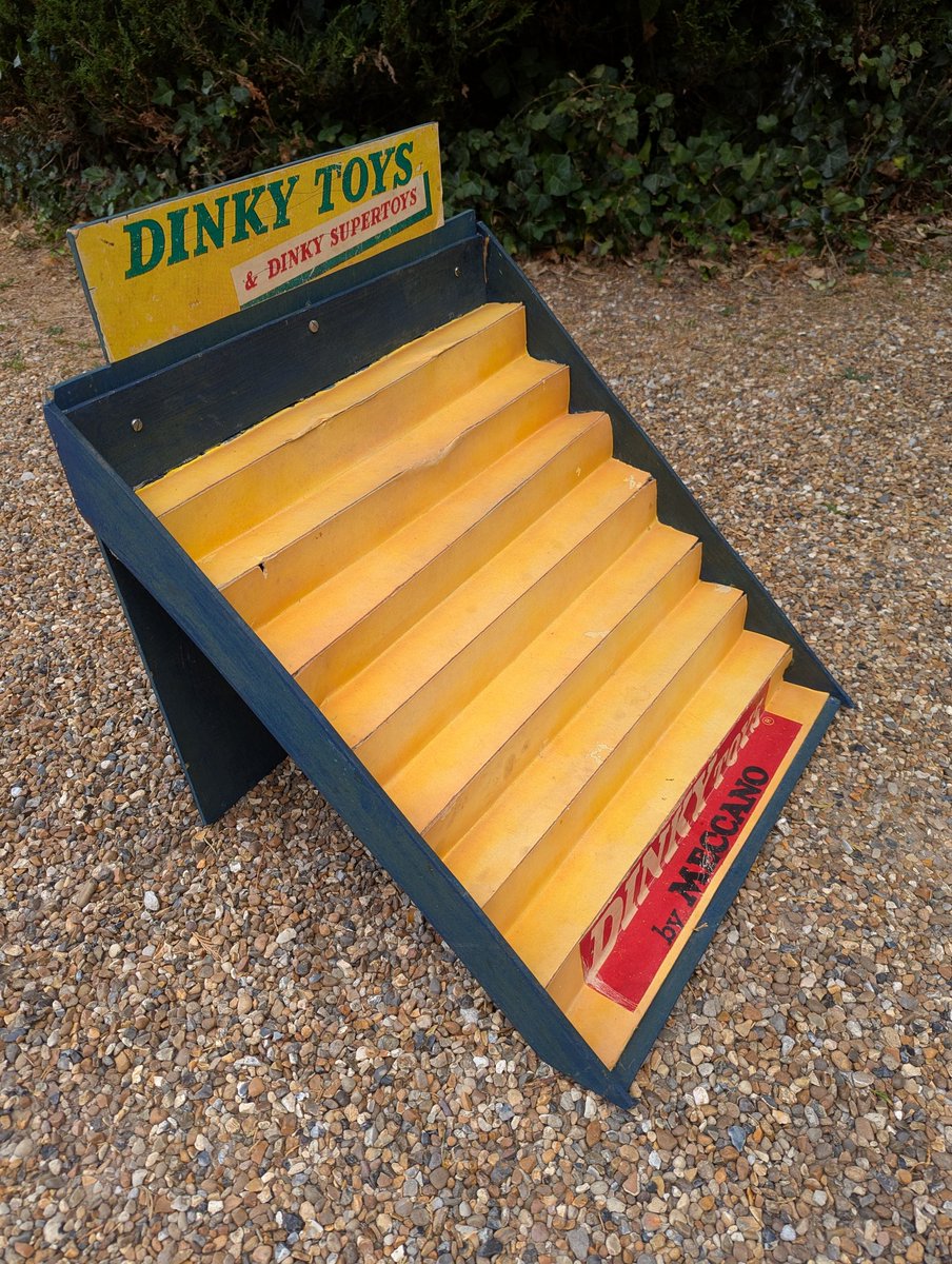 ChtSutAntiques's tweet image. It has a bit of damage and is a bit warped, but aren't we all...
Vintage Dinky Toys display stand.
Measuring approx 21 ins high, 20.5 ins wide, 19 ins deep...
Spot the intruder in the last pic...