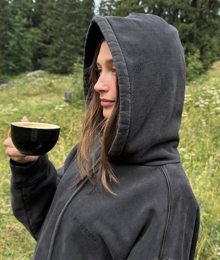 archiveshailey's tweet image. hailey bieber!