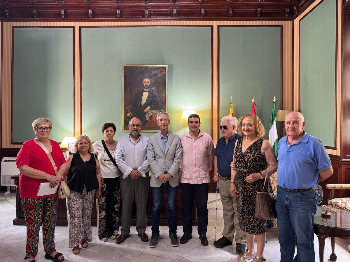 CiudadUtrera's tweet image. El alcalde Curro Jiménez y el delegado de Educación, Ignacio Aguilar, han recibido, en estos días, a la nueva junta directiva de la Asociación del Aula de la Experiencia. Durante el encuentro, se estudiaron varias propuestas de cara al próximo curso académico.