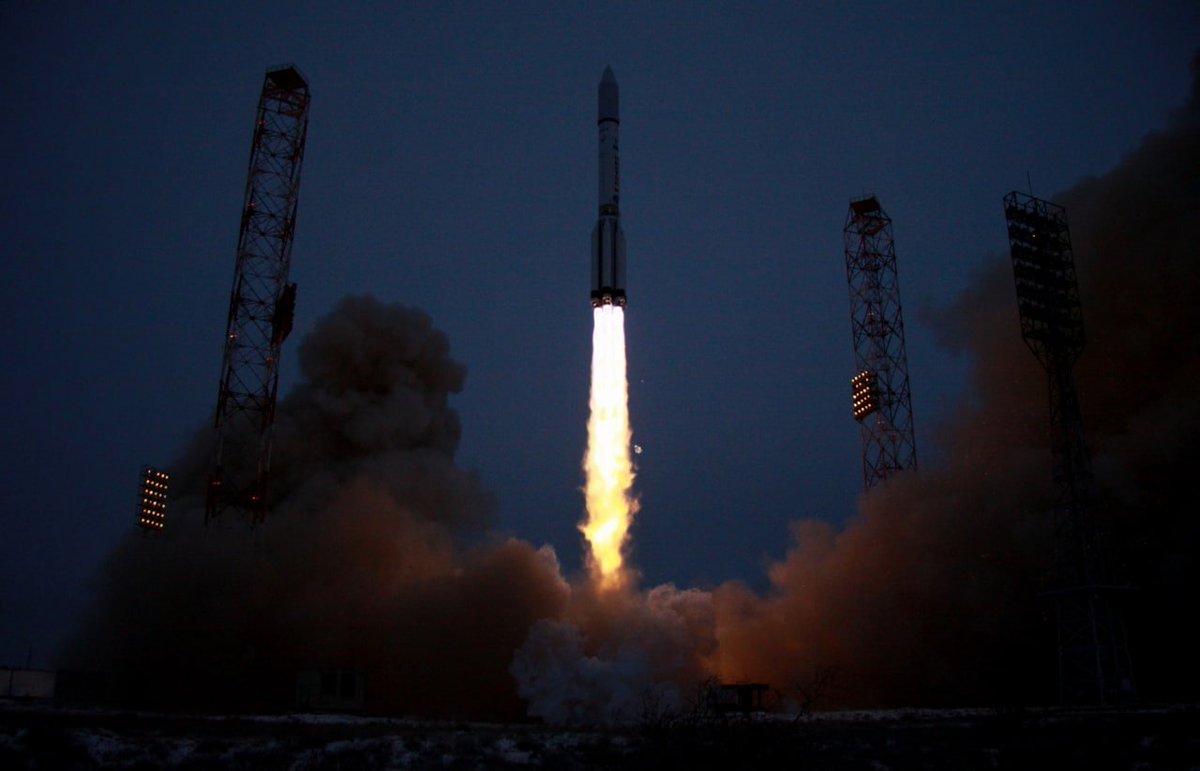 Russia's tweet image. ๐ #OTD in 1965, the iconic #Proton heavy lift carrier rocket blasted off from Baikonur!
Since then, it has been a cornerstone of our country's space efforts: in 6๏ธโฃ0๏ธโฃ years, it has powered 400+ missions & is set to bow out this year, ending an era in spaceflight.