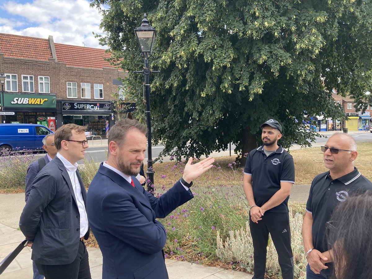 willnorman's tweet image. Great to join @simonlightwood @_petermason to look at the new walking & cycling infrastructure in Northolt.
Interesting listening to a local business owner talking about how these improvements were helping trade.
And always a pleasure to see the brilliant @GoSouthall community.