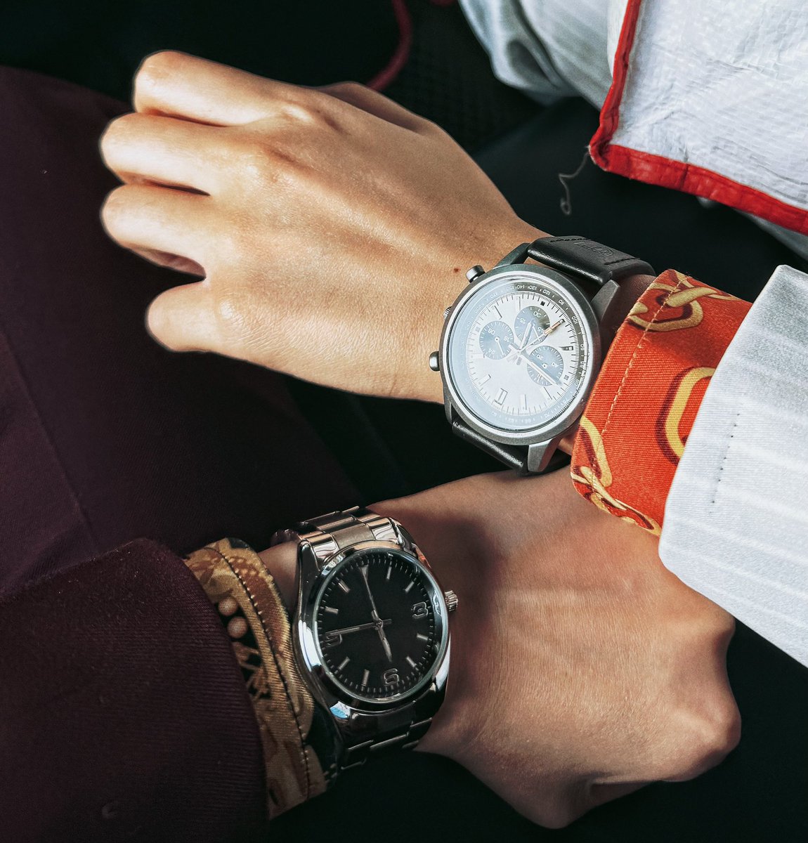 兄弟たちがそれぞれ自分の時計を自慢する⌚️

錦山彰 <a href="/en_yen/">曮 Enyen 🏳️‍🌈</a> 
桐生一馬 <a href="/krista7969/">krista白</a> 
撮影 <a href="/trashybunny/">Ariel C🌝🌈🐰</a> 

#龍が如く0