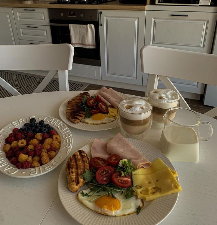 emily939378's tweet image. Who needs a café when your kitchen looks like this? 😍🏡☕ #KitchenGoals #BreakfastInStyle