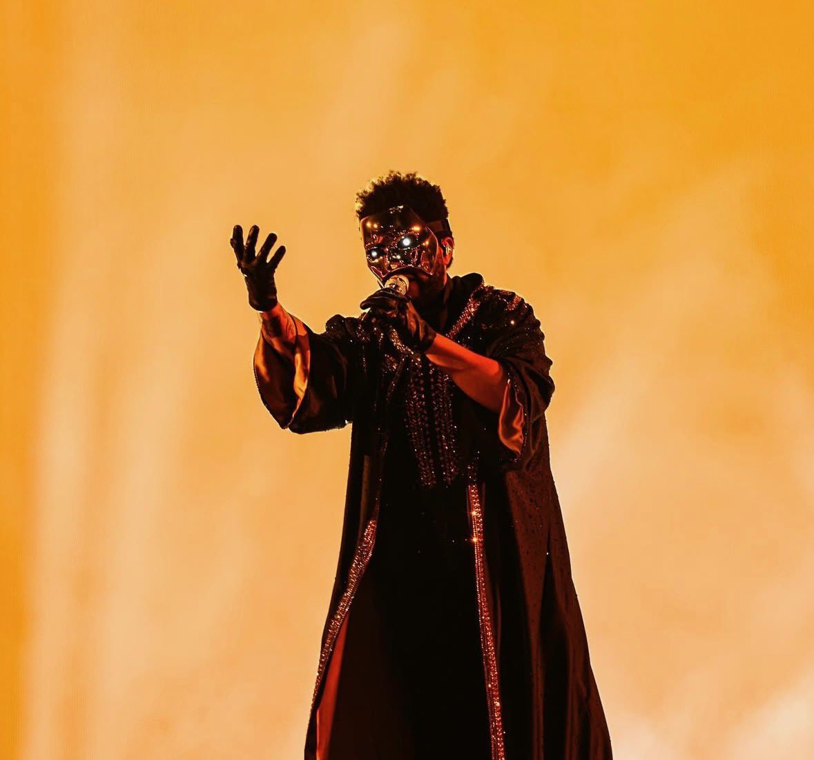 infoweeknd's tweet image. REI! The Weeknd foi nomeado pela Luminate, o artista “exportador” do Canadá, o que significa que The Weeknd é o artista canadense mais popular em países estrangeiros. 👑