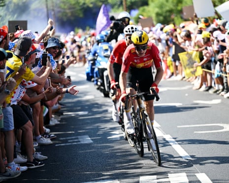 18 June: Jonas Abrahamsen fractures collarbone on stage 1 of Baloise Belgium Tour.

16 July: Jonas Abrahamsen wins stage 11 of Tour de France, claiming his own and Uno-X's first ever Tour de France victory.

We won't have a better story than this in 2025, folks. 🫡

#TDF2025