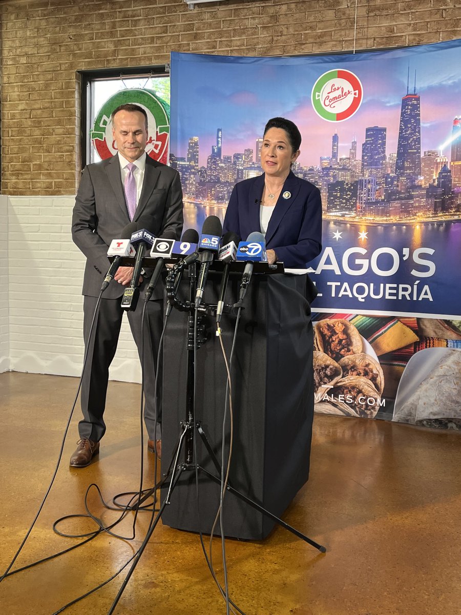 craigrwall's tweet image. Susana Mendoza, standing with her husband David says she is not running for reelection as Illinois Comptroller. Leaves her next political move open amidst speculation she’s eying another run for Mayor in 2027 @ABC7Chicago
