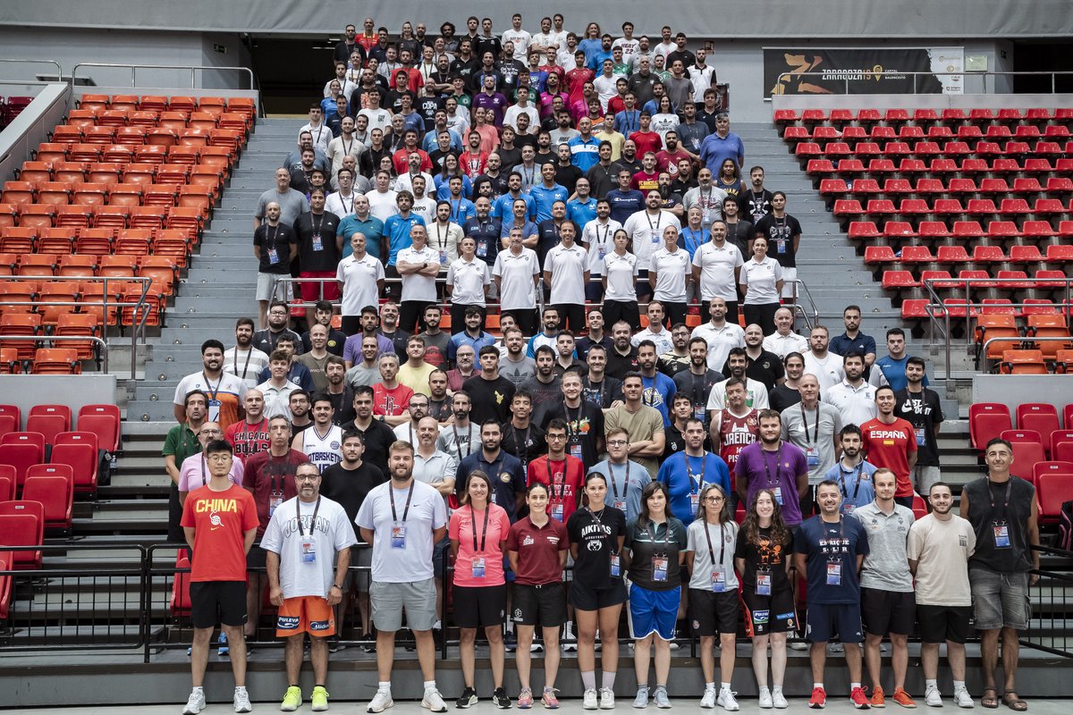 BaloncestoESP's tweet image. Ya tenemos la foto de FAMILIA del #CES2025 📸

📆 11 al 20 de julio
📌 Zaragoza

#SomosEquipo