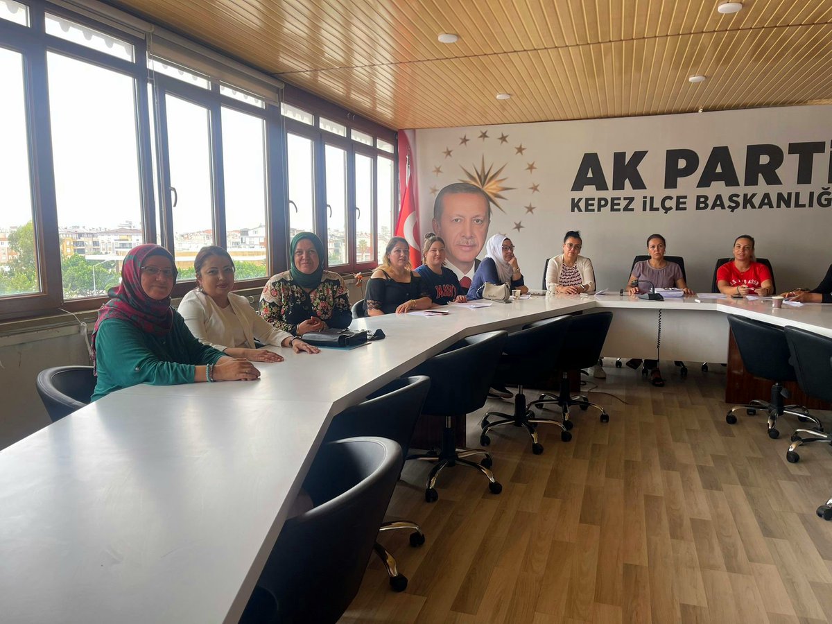 📍Kepez İlçe Başkanlığı 

Haftalık olağan yönetim kurulu toplantımızı Kadın kolları başkanımız Sn.Eray Yıldız Ünlü başkanlığın'da gerçekleştirdik.

Toplantımız hayırlara vesile olsun inşAllah
