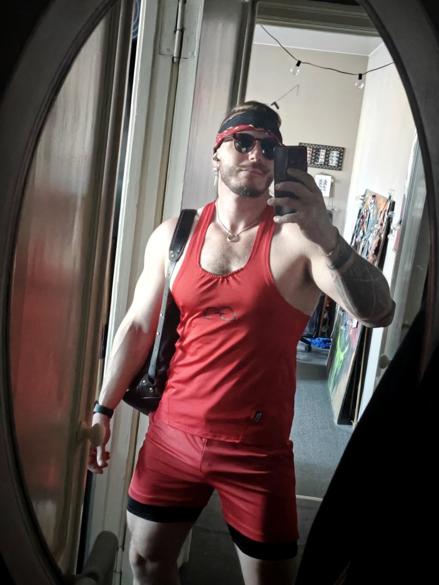 DenMrSmith's tweet photo. До тренировки/после тренировки 💪
#hairychest #crossfiter #sportsman #cycling https://t.co/EN4ll5wGLy