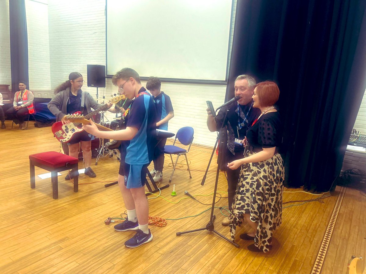 BalaamWood's tweet image. When Battle of the Bands gets taken over by Mr Kendall &amp;amp; Mrs Siviter-Coupland… our very own musical theatre maestros! 🎭🎶👏 #BattleOfTheBands #MusicalMagic