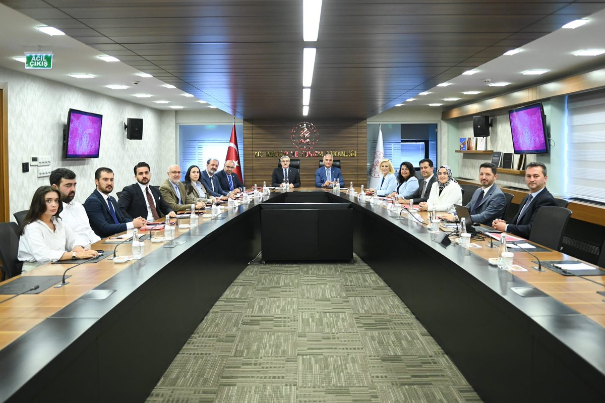 📍 Kültür ve Turizm Bakanımız Sayın <a href="/MehmetNuriErsoy/">Mehmet Nuri Ersoy</a> ’u AK Parti Genel Merkez Kültür ve Sanat Politikaları Başkanımız Sayın <a href="/HuseyinYayman/">Hüseyin Yayman🇹🇷</a> ve başkan yardımcılarımız olarak ziyaret ettik.

🇹🇷 Cumhurbaşkanımız Sn <a href="/RTErdogan/">Recep Tayyip Erdoğan</a> liderliğinde, Kültürümüzün köklerine sahip çıkan, turizmi