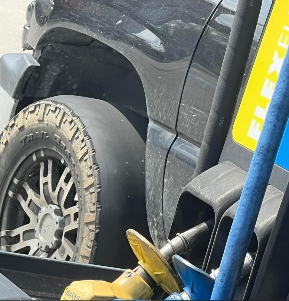 SavagelyAvg's tweet image. I paid for the whole tire, I am going to use the whole tire.