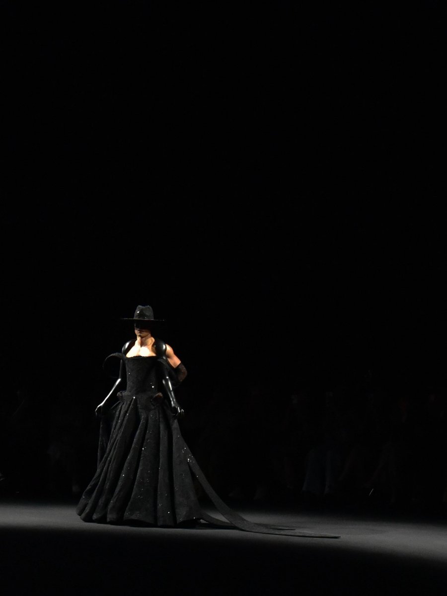 FandiStuerz's tweet photo. So here are some of the shots I got of @RobertWun #RobertWun #Couture in iPhone wallpaper format. ✌🏼🫶🏽 https://t.co/XWMwnTFwOi