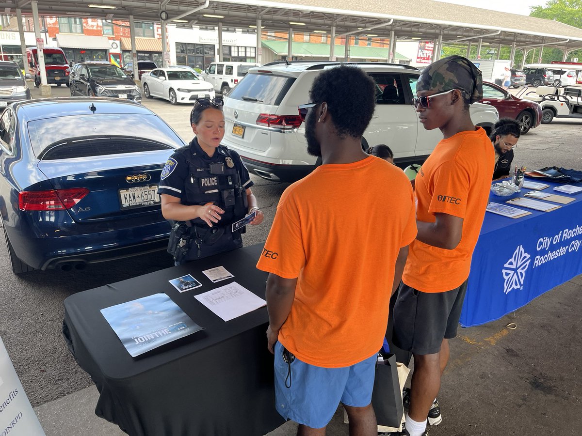 RochesterNYPD's tweet image. Come join us for Roc the Block at the Public Market. We have recruiters on hand to answer any questions about becoming the next Rochester Police Officer. We will be here until 2 pm. Visit jointherpd.com for more information.