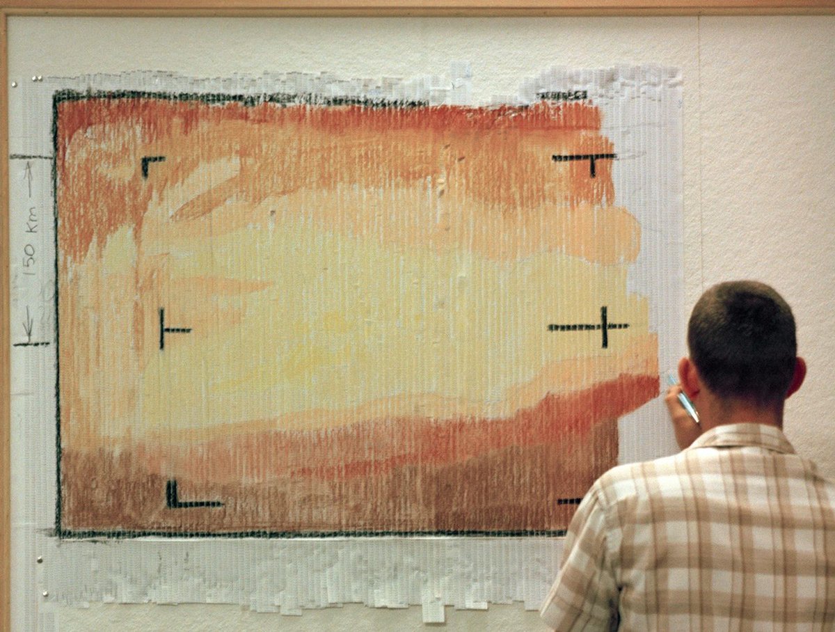 NASAJPL's tweet image. Attention young artists: 60 years ago, Mariner 4 was the first spacecraft to reach Mars and send back pictures of what it saw.
Now it’s your turn. What if you’re the first astronaut to reach Mars? What might you see?
🎨 Submit your art by July 31: go.nasa.gov/artchallenge