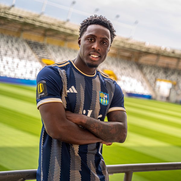 EnglishAbroad1's tweet image. 馃嚫馃嚢 Osman Kakay has signed for FC Ko拧ice. The defender has signed a two-year with the Slovakian top-flight side.
Ex-QPR man ended last season with Portuguese side Boavista where he made 9 appearances.
The 27-year-old from London plays for Sierra Leone at international level.