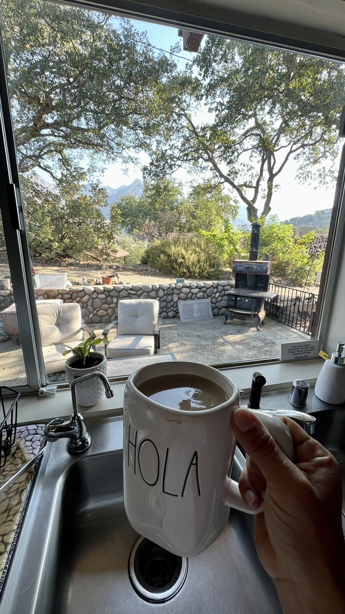 s_vaf's tweet image. Buen día Chasito y Rulo… compartiendo unas vistas mañaneras desde Sequoia… anoche soñé con @ruleiro jaja que estábamos en un festival y para variar me robaban la cartera, pero no el ehhh 🤣#RePoderoso