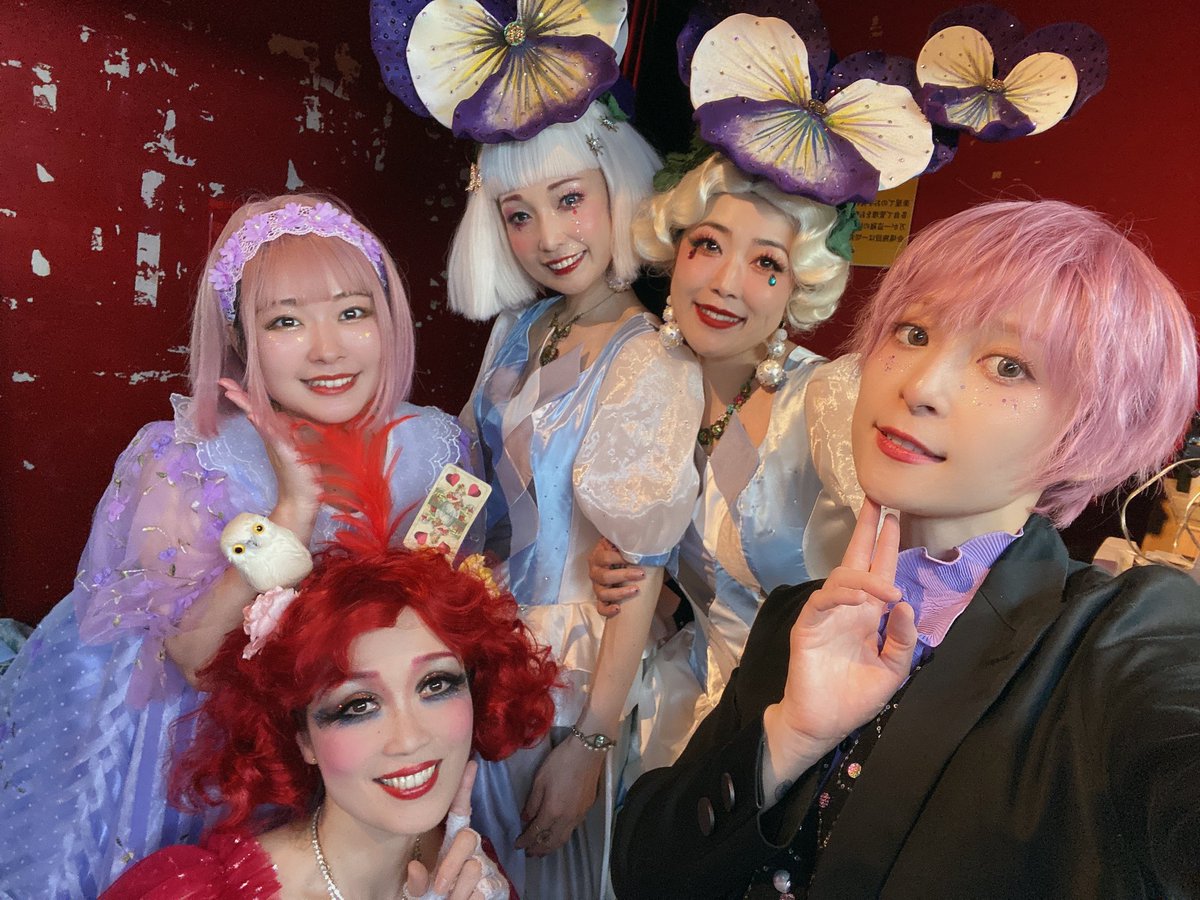 愛する黒色すみれ様
大大大好きな梟さん
と共に過ごせて至福のひとときでした。

尊敬する人や大好きな人が周りに沢山いるのは、歩む道が正しい証拠だそうです。

こんな素晴らしい方々と共に過ごせる人生を送れるなんて、この上ない喜びです。
あと24時間一緒にいたかった。

#すみれポワントシュガー