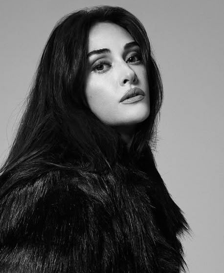 Esra Bilgiç Resmî Etkinlik Sayfası (@esbilgicetkinlk) on Twitter photo Esra Bilgiç televizyona geri mi dönüyor? 👀
📌#EsraBilgiç’in hem NTC Medya’nın Güzelköy dizisi hem de OGM’nin Kenan İmirzalıoğlu ile çekeceği #Abi dizisi için görüşmelerde olduğu konuşuluyor. Hangi projeyi seçeceği şimdiden merak konusu. ( via: <a href="/dedikoducucocuk/">Dedikoducu Çocuk</a>) Esra Bilgiç televizyona geri mi dönüyor? 👀
📌#EsraBilgiç’in hem NTC Medya’nın Güzelköy dizisi hem de OGM’nin Kenan İmirzalıoğlu ile çekeceği #Abi dizisi için görüşmelerde olduğu konuşuluyor. Hangi projeyi seçeceği şimdiden merak konusu. ( via: <a href="/dedikoducucocuk/">Dedikoducu Çocuk</a>)