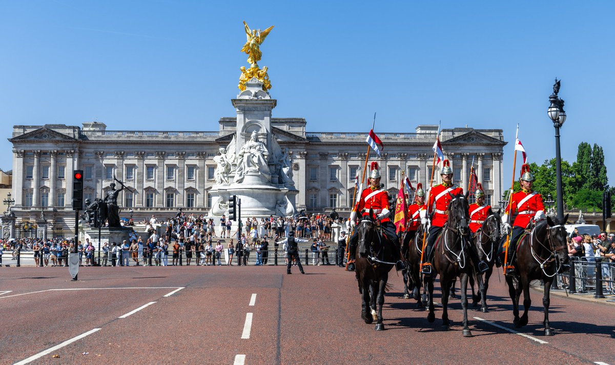 CanadianArmy's tweet image. In position💂
Soldiers from the Lord Strathcona’s Horse (Royal Canadians) (LdSH(RC)) are now conducting the duties of the King’s Life Guard in London, UK.
This marks the beginning of their historic duties until July 21, 2025. BZ to LdSH(RC)!