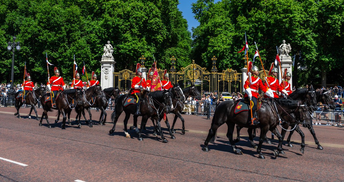 CanadianArmy's tweet image. In position💂
Soldiers from the Lord Strathcona’s Horse (Royal Canadians) (LdSH(RC)) are now conducting the duties of the King’s Life Guard in London, UK.
This marks the beginning of their historic duties until July 21, 2025. BZ to LdSH(RC)!