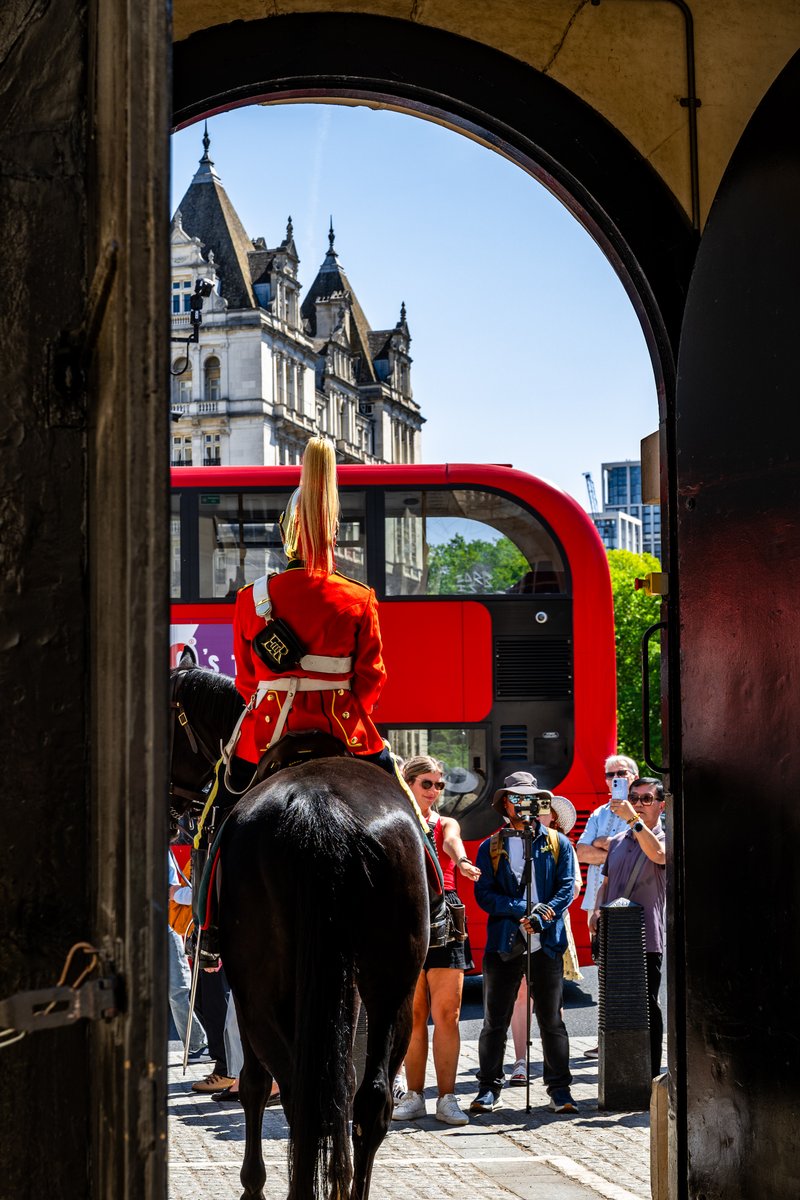 CanadianArmy's tweet image. In position💂
Soldiers from the Lord Strathcona’s Horse (Royal Canadians) (LdSH(RC)) are now conducting the duties of the King’s Life Guard in London, UK.
This marks the beginning of their historic duties until July 21, 2025. BZ to LdSH(RC)!