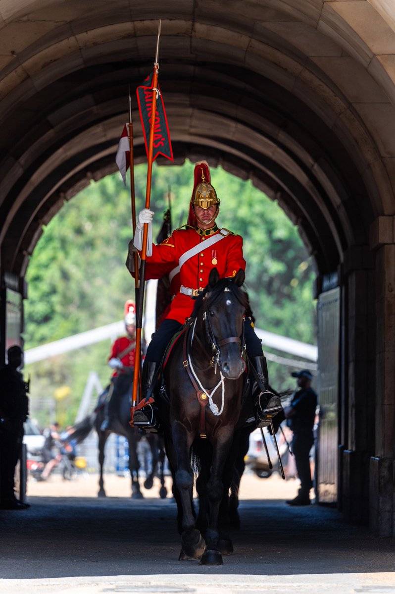 CanadianArmy's tweet image. In position💂
Soldiers from the Lord Strathcona’s Horse (Royal Canadians) (LdSH(RC)) are now conducting the duties of the King’s Life Guard in London, UK.
This marks the beginning of their historic duties until July 21, 2025. BZ to LdSH(RC)!