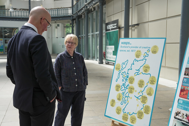 ScotGovFM's tweet image. Our Regeneration Capital Grant Fund is supporting redevelopment in Glasgow, helping sustain jobs and grow the economy.
First Minister @JohnSwinney visited The Briggait which has been transformed from a former fish market into a thriving cultural hub.