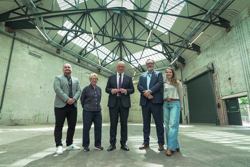 ScotGovFM's tweet image. Our Regeneration Capital Grant Fund is supporting redevelopment in Glasgow, helping sustain jobs and grow the economy.
First Minister @JohnSwinney visited The Briggait which has been transformed from a former fish market into a thriving cultural hub.