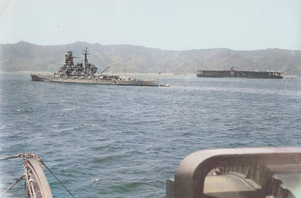 ＃日本海軍
宿毛湾に停泊する戦艦霧島と航空母艦赤城