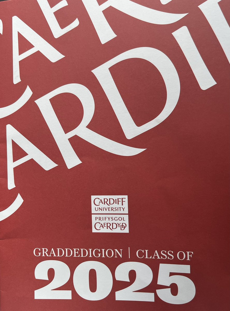 Bluebells048's tweet image. It’s official, the boy has graduated … they can’t take it back now 😂 #MasterOfLaws #cardiffgrad