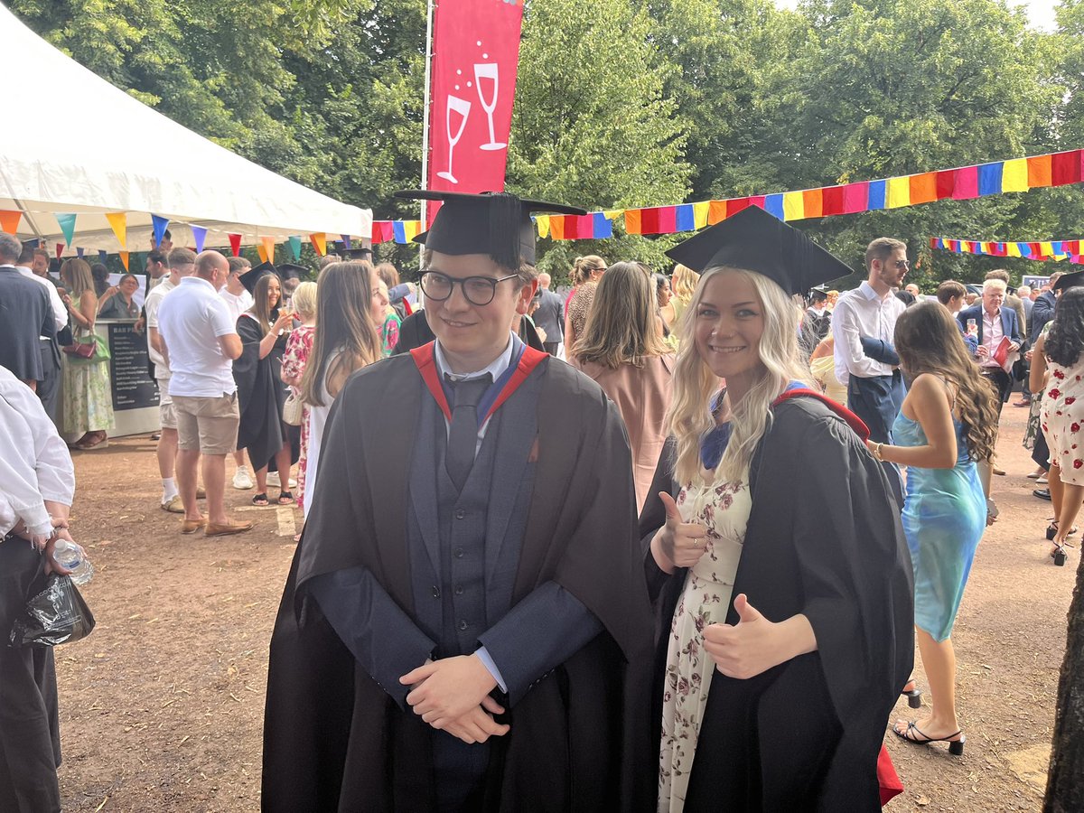 Bluebells048's tweet image. It’s official, the boy has graduated … they can’t take it back now 😂 #MasterOfLaws #cardiffgrad