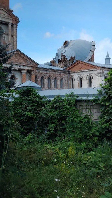 uncreated_light's tweet image. Russian drone strike kills Archimandrite Kryvytsky of the Ukrainian Orthodox Church.
This was on July 15, 2025. The church picture is from July 9, Russian shelling of St. Nicholas Church (UOC) he served at. May the Lord rest his soul.