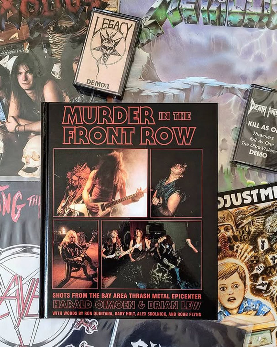 ianchriste's tweet image. Kool MURDER IN THE FRONT ROW kollage by Dismembered Dave from a while back, the EXODUS 1982 demo 7" is a niiiice touch! ☠️ Grab this essential metal time capsule with a ltd. bonus index signed by the authors:
🍕 murderinthefrontrow.com 🍕
#murderinthefrontrow #thrashmetal